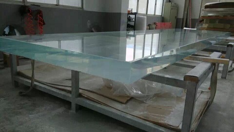 Terobosan Eco-Acrylic: 93.2% Transmittents, 35% Cut Carbon